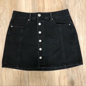 American eagle black button skirt 8